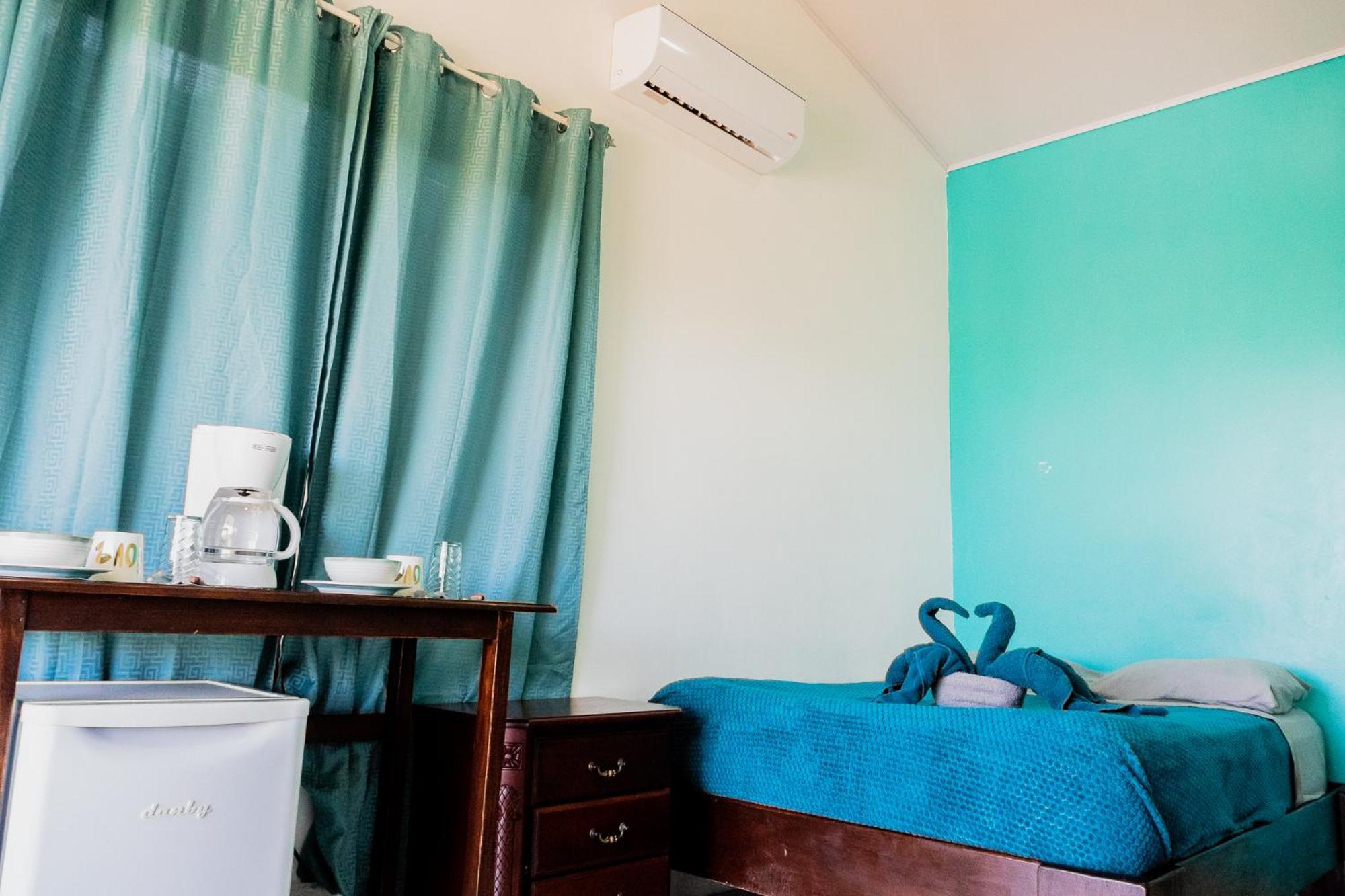 Ocean'S Breeze Apartment And Rooms Puerto Viejo de Talamanca Екстериор снимка