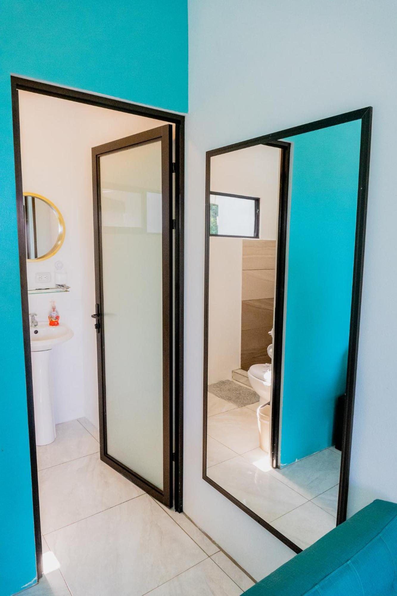Ocean'S Breeze Apartment And Rooms Puerto Viejo de Talamanca Екстериор снимка