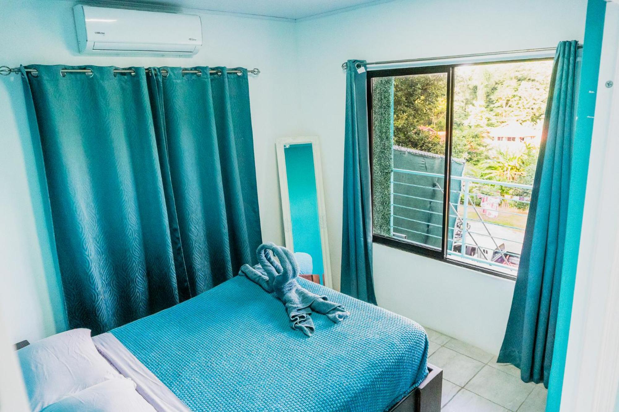 Ocean'S Breeze Apartment And Rooms Puerto Viejo de Talamanca Екстериор снимка