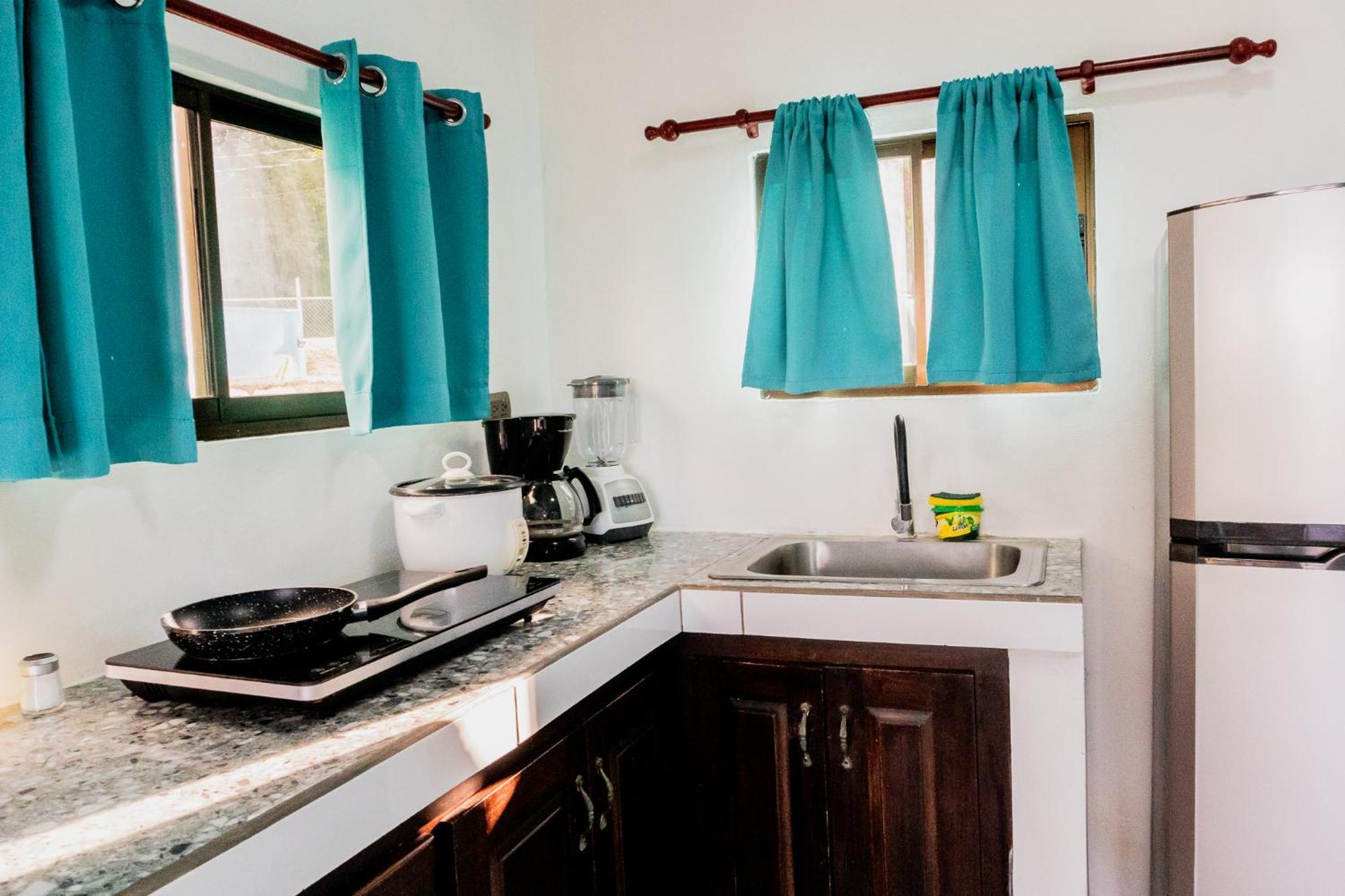 Ocean'S Breeze Apartment And Rooms Puerto Viejo de Talamanca Екстериор снимка